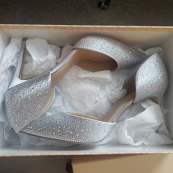 JEWEL BADGLEY MISCHKA--Alexandra d'Orsay Pump, - Picture 4 of 5